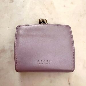 Stunning Vintage Coach Lavender Kisslock Coin Purse